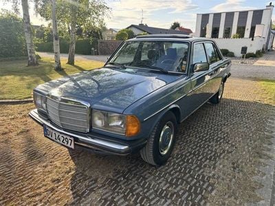 Brugt 1984 Mercedes E230 | 99.000 kr.