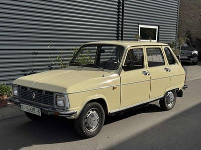 Gul Brugt 1970 Renault R6 Sedan | 35.000 kr.