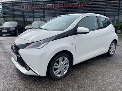Hvid Brugt 2015 Toyota Aygo X-wave Hatchback | 64.850 kr. (Fair pris)