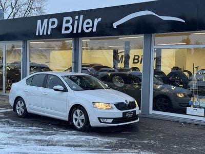 Hvid Brugt 2015 Skoda Octavia Elegance Hatchback | 79.900 kr. (Lidt for dyr)