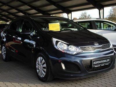 Blåmetal Brugt 2015 Kia Rio Hatchback | 64.800 kr. (Lidt for dyr)