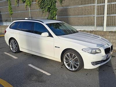 Hvid Brugt 2011 BMW 520 M Sport Stationcar | 97.000 kr. (Fair pris)