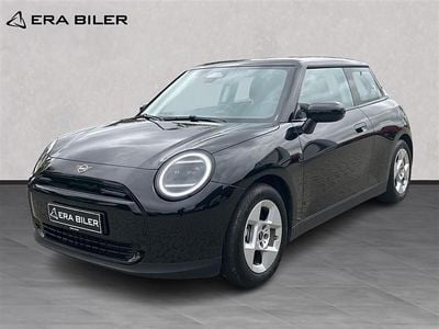 Midnight black metallic Brugt 2024 Mini Cooper Classic Hatchback | 259.900 kr.