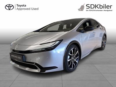 Shimmering silver Ny 2024 Toyota Prius Elegant Hatchback | 359.900 kr. (God pris)