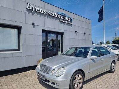 Sølvmetal Brugt 2005 Mercedes E240 Classic Sedan | 34.500 kr.