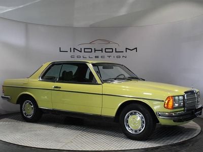 Gul Brugt 1979 Mercedes 230 Coupe | 189.900 kr.