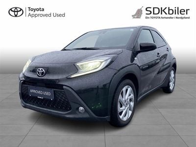 Sortmetal Brugt 2023 Toyota Aygo Active Hatchback | 149.900 kr. (Lidt for dyr)