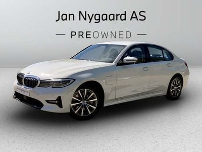 Hvid Brugt 2020 BMW 330e Sport Line Sedan | 339.000 kr.