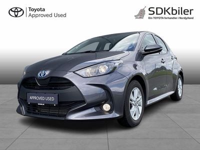 Koksgrå Brugt 2023 Toyota Yaris Hybrid Active Hatchback | 209.900 kr. (Fair pris)
