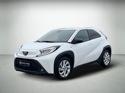 Hvidmetal Brugt 2023 Toyota Aygo Active Hatchback | 134.800 kr. (Fair pris)