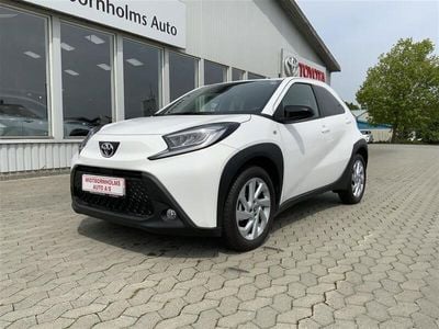 040 pure white Brugt 2024 Toyota Aygo Active Hatchback | 150.000 kr. (Fair pris)