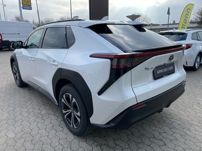Platinum pearl white Ny 2024 Toyota bZ4X Executive SUV | 344.990 kr. (Lidt for dyr)