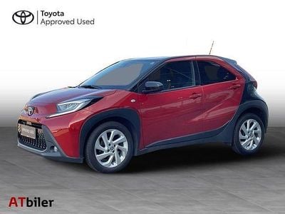 Chili red metal / black metal Brugt 2022 Toyota Aygo Pulse Hatchback | 129.900 kr. (Lidt for dyr)