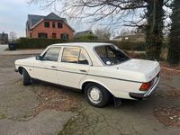 Brugt Mercedes 250 140 HK (102 kW) 1982 Sedan