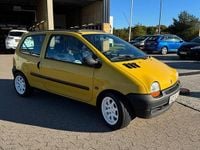 Brugt Renault Twingo 54 HK (39 kW) 1996 Gul Hatchback