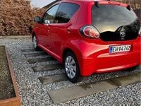 Brugt Toyota Aygo 68 HK (50 kW) 2013 Rød Hatchback