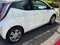 Brugt Toyota Aygo 69 HK (50 kW) 2014 Hvid Hatchback