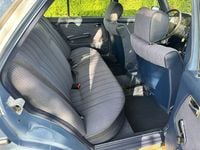 Brugt Mercedes E230 1984