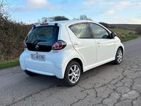 Brugt Toyota Aygo 68 HK (50 kW) 2013 Hvid Hatchback