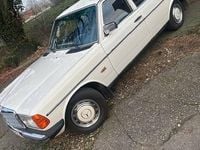 Brugt Mercedes 250 140 HK (102 kW) 1982 Sedan