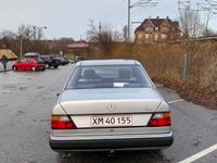 Brugt Mercedes E300 180 HK (132 kW) 1987 Guld Sedan