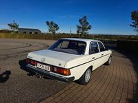 Brugt Mercedes E230 135 HK (99 kW) 1983 Hvid Sedan