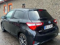 brugt Toyota Yaris Hybrid 1,5 Hybrid Premium E-CVT 100HK 5d Trinl. Gear egenskaber