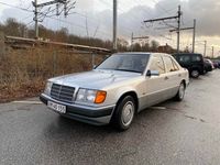 Brugt Mercedes E300 180 HK (132 kW) 1987 Guld Sedan
