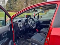 Brugt Toyota Yaris 90 HK (66 kW) 2011 Rød Hatchback