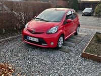 Brugt Toyota Aygo 68 HK (50 kW) 2013 Rød Hatchback