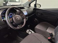 brugt Toyota Yaris Hybrid 1,5 Hybrid Premium E-CVT 100HK 5d Trinl. Gear A+++ Bliv ringet opSkriv til os