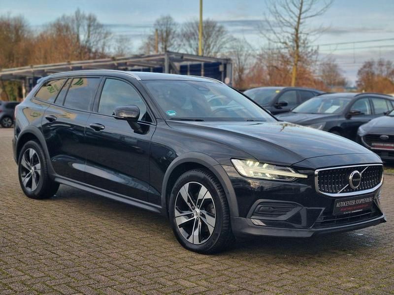 Gebraucht Volvo V60 CC Plus 197 PS (144 kW) 2022 Schwarz Kombi