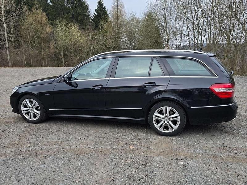 Gebraucht Mercedes E350 Avantgarde 265 PS (194 kW) 2011 Schwarz Kombi