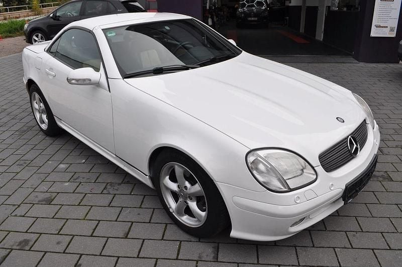 Weiß Gebraucht 2000 Mercedes SLK320 Cabrio | 9.950 € (Fairer Preis) - Bild 1/4