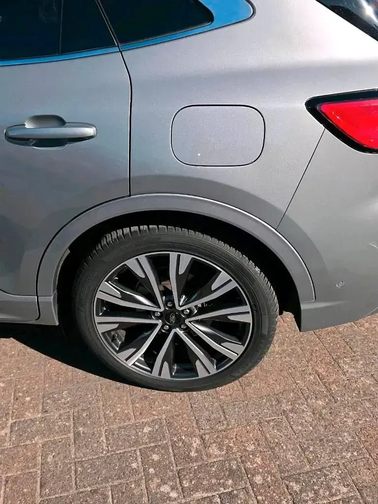 Używany Ford Kuga Vignale 190 KM (139 kW) 2020 Srebrny SUV