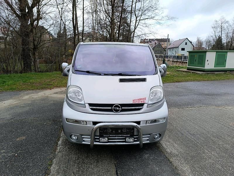 Silber Gebraucht 2003 Opel Vivaro Van | 8.900 € - Bild 1/4