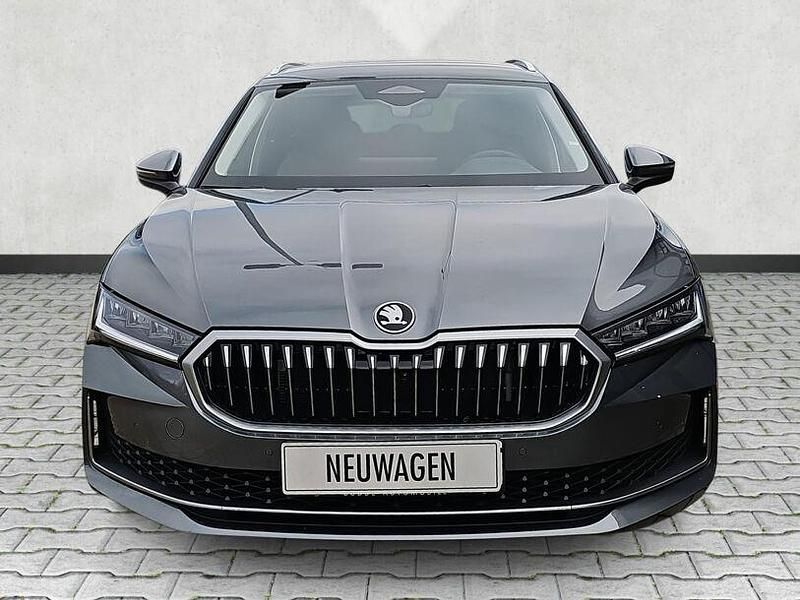 Neu Skoda Superb Selection 150 PS (110 kW) 2025 Graphitegrau metallic Kombi