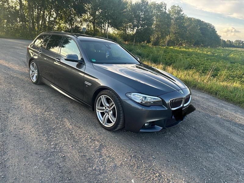 Grau Gebraucht 2016 BMW 520 M Sport Kombi | 12.500 € (Fairer Preis) - Bild 1/4