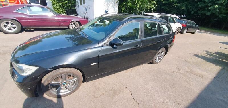 Schwarz Gebraucht 2006 BMW 318 Kombi | 2.700 € (Guter Preis) - Bild 1/4