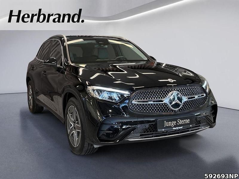 Gebraucht Mercedes GLC300 AMG 269 PS (197 kW) 2024 Metalliclack obsidianschwarz SUV