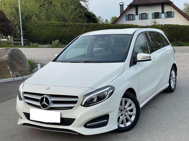 Weiß Gebraucht 2016 Mercedes B180 Style Van / Kleinbus | 9.500 € (Guter Preis) - Bild 1/4