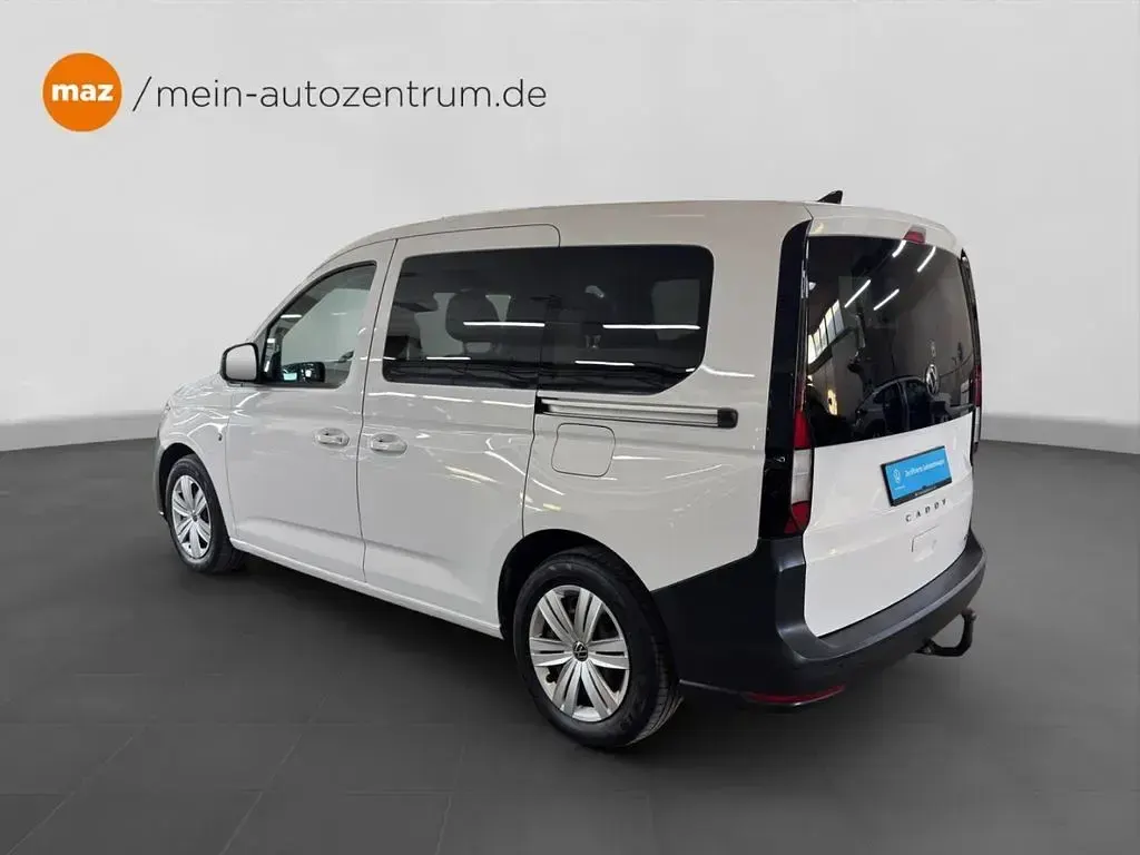 Gebraucht VW Caddy Basis 122 PS (89 kW) 2022 Candyweiß Van / Kleinbus