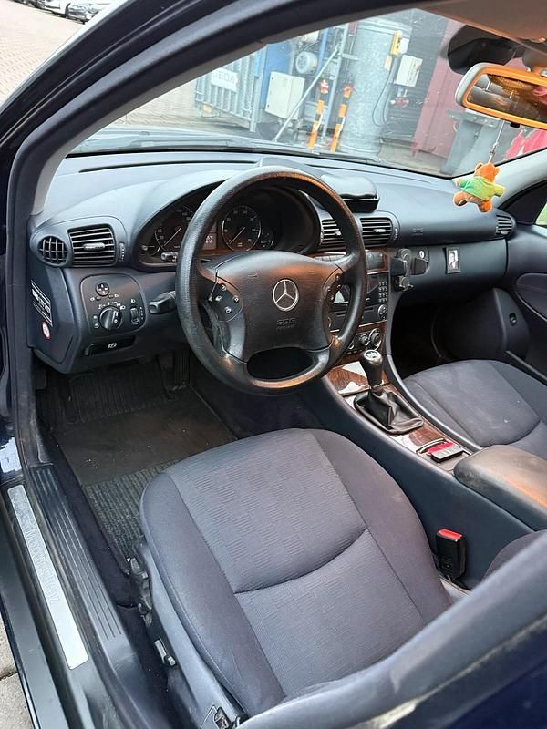 Gebraucht Mercedes C180 143 PS (105 kW) 2007 Blau Limousine