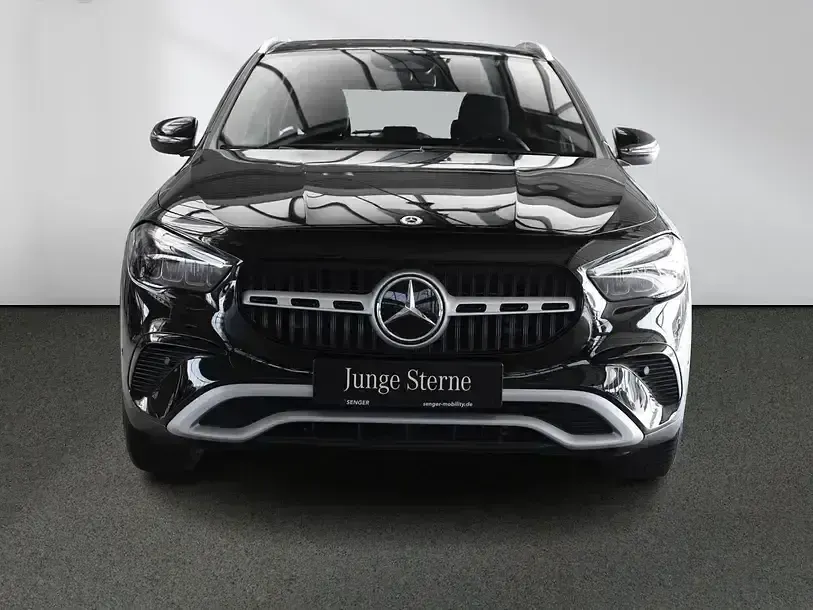 Gebraucht Mercedes GLA200 163 PS (119 kW) 2024 Schwarz SUV