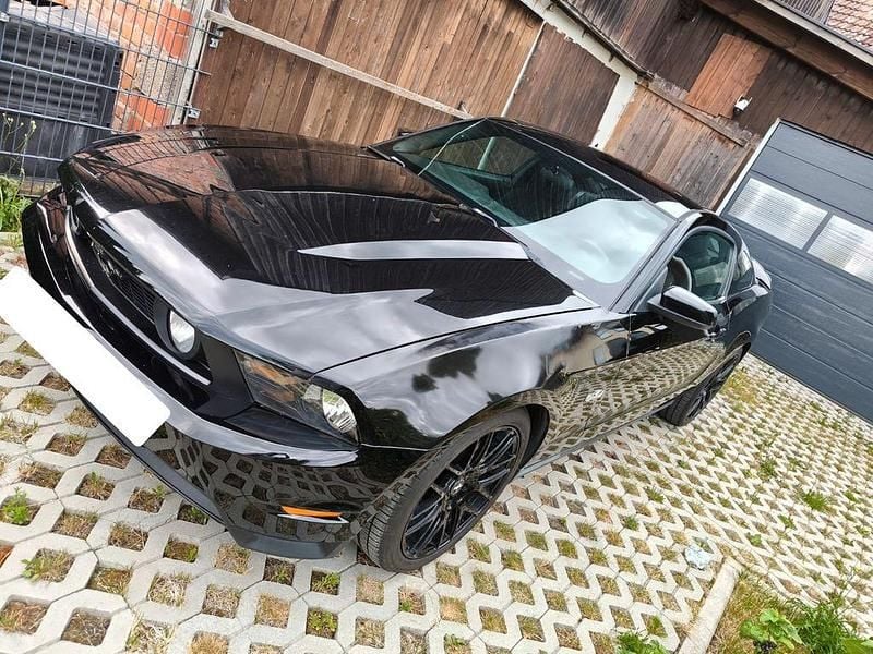 Schwarz Gebraucht 2010 Ford Mustang Coupé | 18.990 € (Superpreis) - Bild 1/4