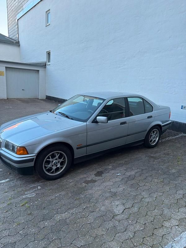 Silber Gebraucht 1997 BMW 316 Limousine | 3.750 € (Fairer Preis) - Bild 1/4