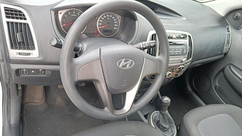 Gebraucht Hyundai i20 86 PS (63 kW) 2014 Weiß Kleinwagen