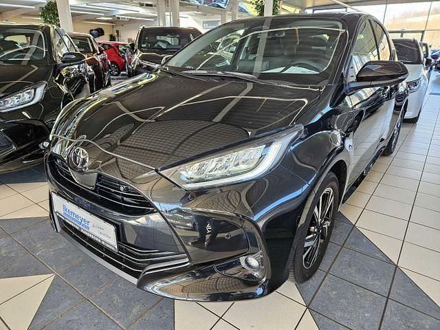 Mysticschwarz mica Neu 2025 Toyota Yaris Hybrid Kleinwagen | 25.990 € (Fairer Preis) - Bild 1/4