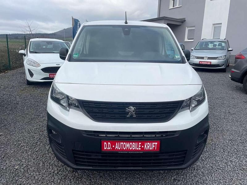 Gebraucht Peugeot Partner 99 PS (72 kW) 2019 Lack weiss Van / Kleinbus
