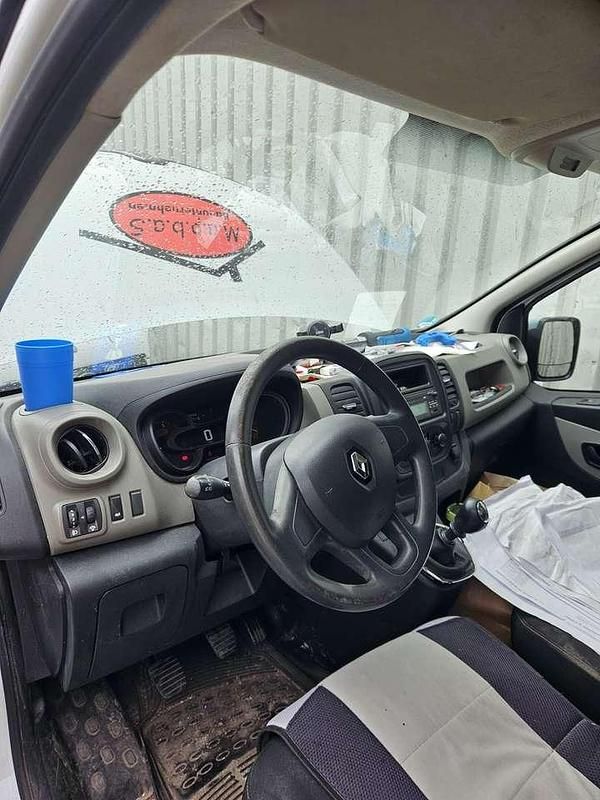 Gebraucht Renault Trafic Basis 90 PS (66 kW) 2015 Weiß Van / Kleinbus